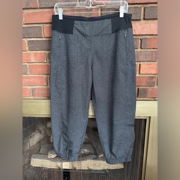 🛍️Monserrat zipper pockets Capri Size M super comfy - Picture 1 of 8